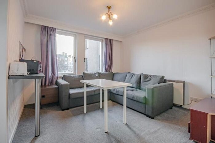 3 Bedroom Flat To Rent In Murieston Place, Edinburgh, EH11