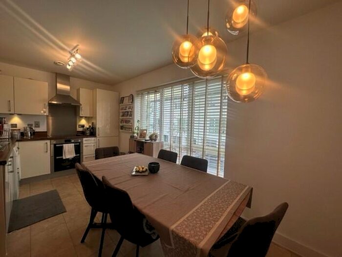 4 Bedroom House To Rent In Gibson Way, Penarth, CF64