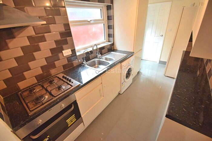 3 Bedroom Terraced House To Rent In Granby Gardens, Reading, RG1