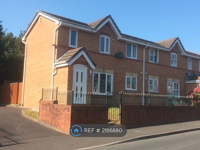 3 Bedroom End Of Terrace House To Rent In Mapledon Road, Manchester, M9