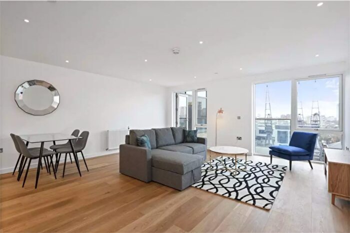 2 Bedroom Apartment To Rent In Waterford Court, Turnberry Quay, E14