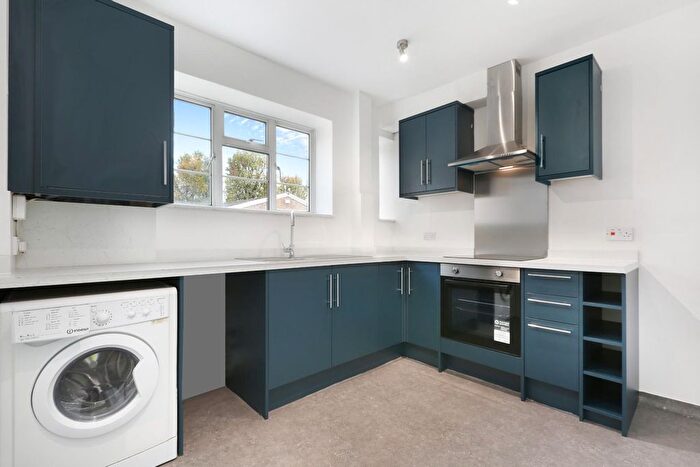 2 Bedroom Flat For Sale In Wyndham Road, London, SE5