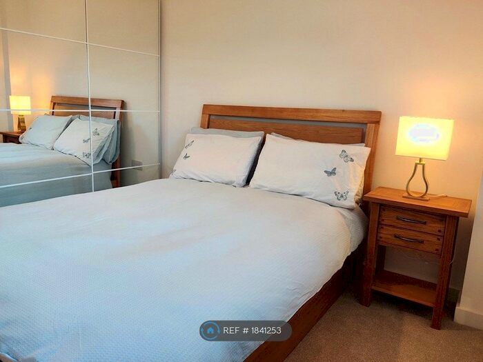 2 Bedroom Flat To Rent In Webster Close, Bracknell, RG12