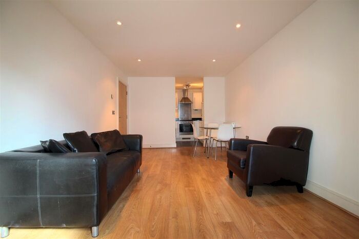 2 Bedroom Flat To Rent In Bonnet Street, Newham, London, E16