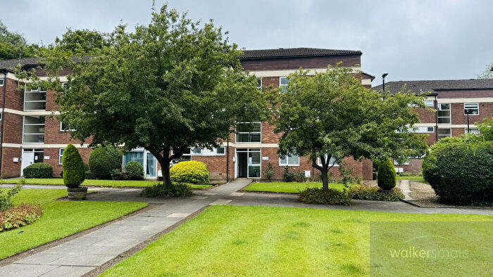 3 Bedroom Flat For Sale In Foxhill Court, Leeds, West Yorkshire, LS16