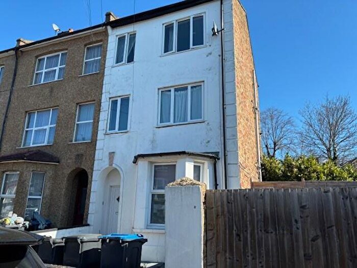 2 Bedroom Flat To Rent In Walters Road, South Norwood, SE25