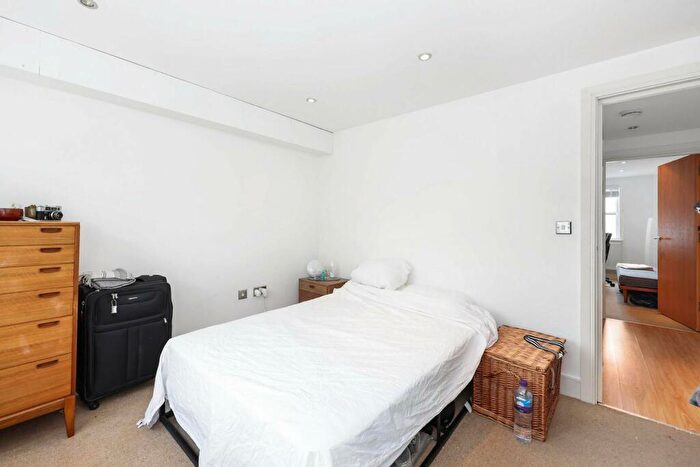 2 Bedroom Flat To Rent In Sandringham Road, Hackney, London, E8
