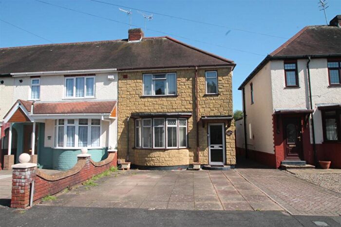 3 Bedroom Semi-Detached House For Sale In Hickmans Avenue, Cradley Heath, B64