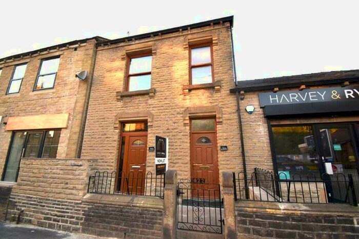2 Bedroom Apartment To Rent In Manchester Road, Huddersfield, West Yorkshire, HD7