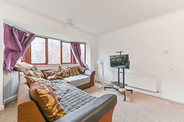 1 Bedroom Flat For Sale In Chartwell Close, East Croydon, Croydon, CR0