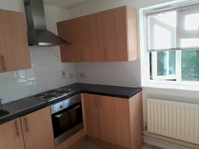 1 Bedroom Flat To Rent In St. Ives Close, Luton, LU3