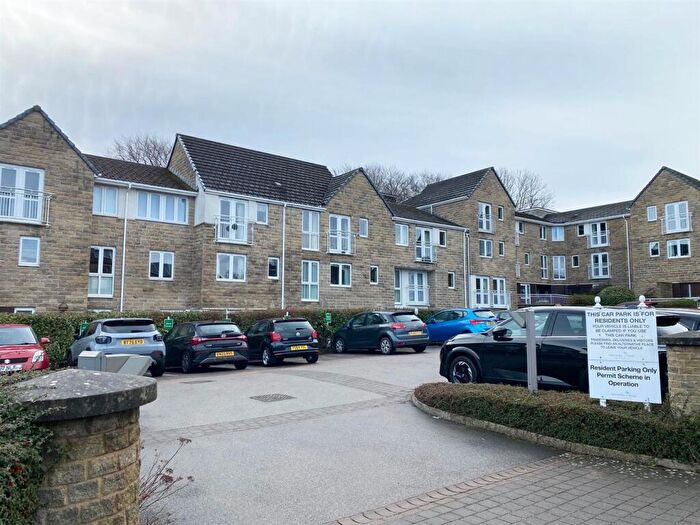 2 Bedroom Apartment For Sale In St. Stephens Fold, Huddersfield, HD3