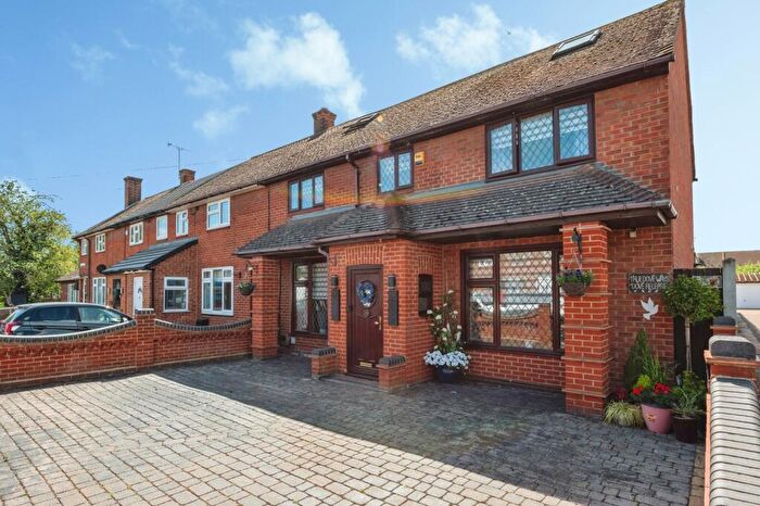 3 Bedroom Semi-Detached House For Sale In Foyle Drive, South Ockendon, Essex, RM15