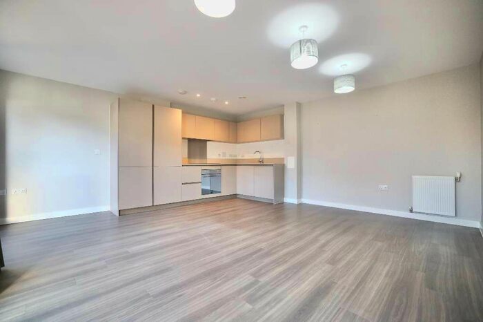 1 Bedroom Flat To Rent In Luna Court, Loughton, IG10