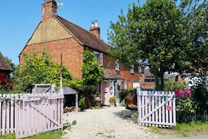 2 Bedroom Semi-Detached House For Sale In Oxford Road, Oakley, HP18