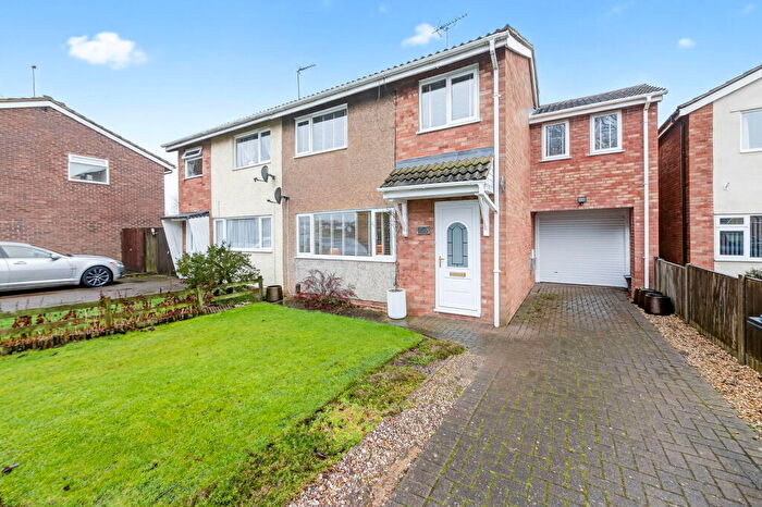 4 Bedroom Semi-Detached House For Sale In Cromwell Crescent, Market Harborough, LE16