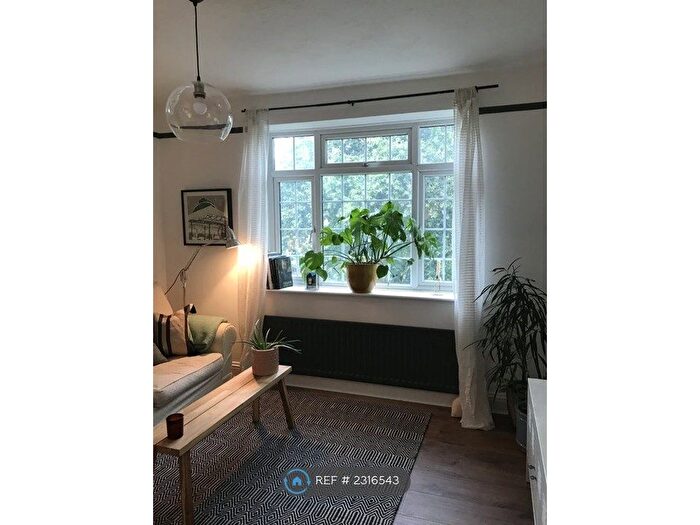 2 Bedroom Flat To Rent In Vale Lodge, Forest Hill, SE23
