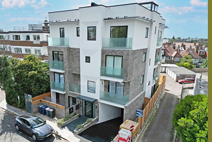 3 Bedroom Flat For Sale In Temple Fortune Lane, Hampstead Garden Suburb, NW11