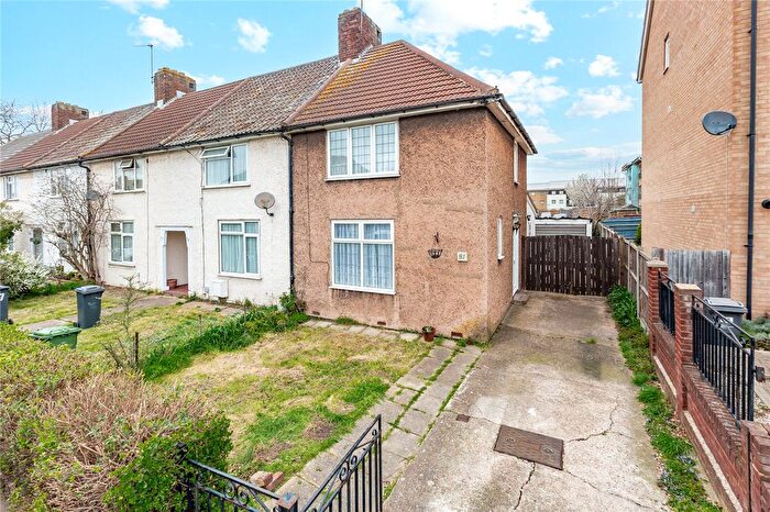 2 Bedroom End Terrace House For Sale In Keir Hardie Way, Barking, IG11