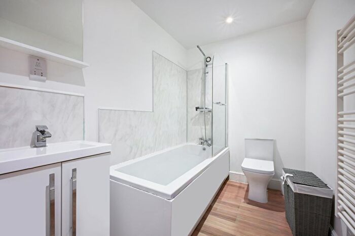 1 Bedroom Flat To Rent In Hendon Way, London, NW4