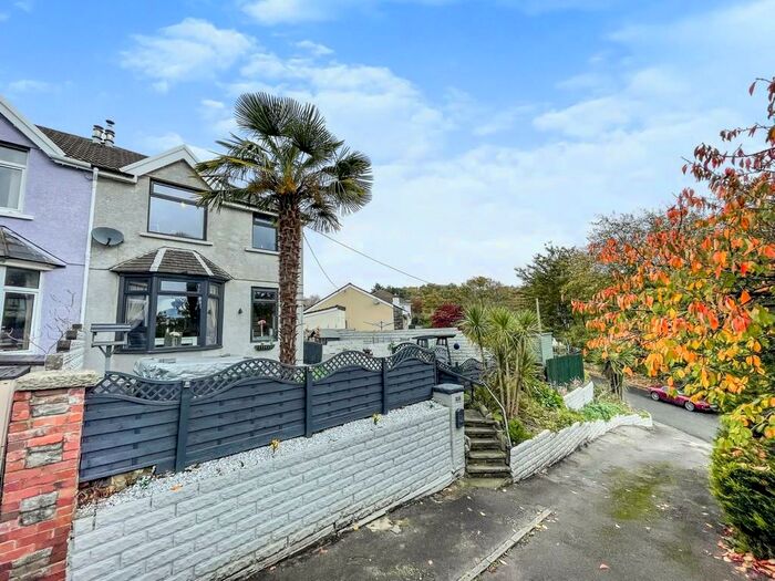 3 Bedroom SemiDetached Bungalow For Sale In The Walk, Ystrad Mynach, CF82