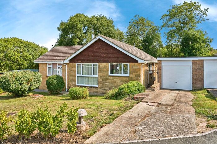 4 Bedroom Bungalow For Sale In Mayfield Drive, Newport, Isle Of Wight, PO30