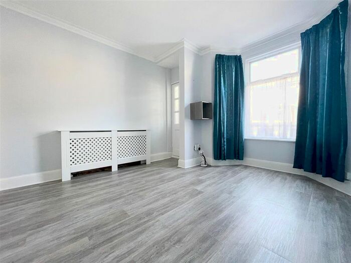 3 Bedroom Property To Rent In East Street, South Stifford, Grays, RM20