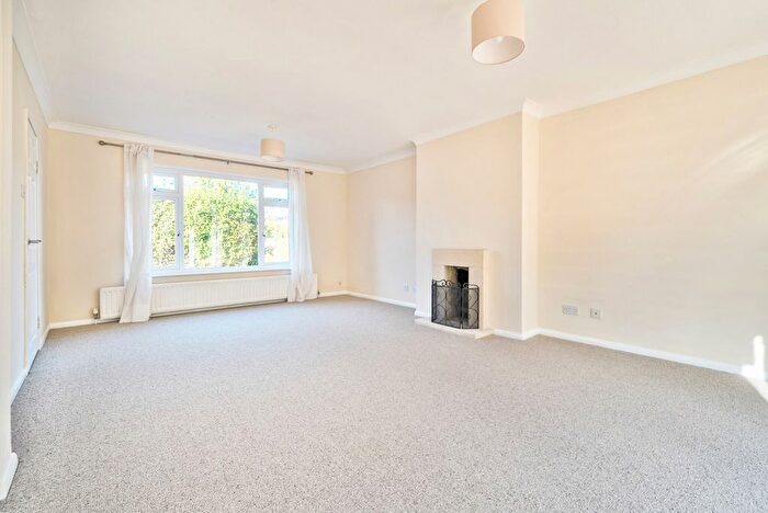 4 Bedroom Detached House For Sale In Amberley Drive, Twyford, Reading, Berkshire, RG10