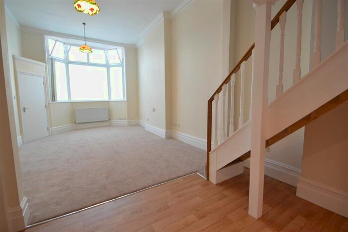 Studio To Rent In Hook Road, Surbiton, KT6