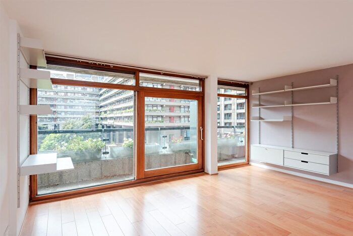 1 Bedroom Flat To Rent In Defoe House, Barbican, London, EC2Y