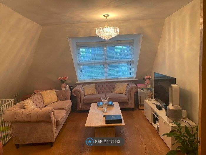 2 Bedroom Flat To Rent In Mill Cross Court, Brentford, TW8