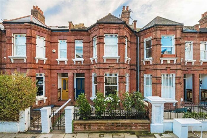 3 Bedroom Flat For Sale In Lime Grove, Shepherds Bush, W12