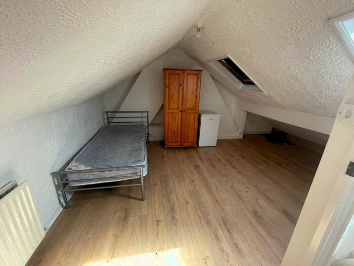 1 Bedroom Terraced House To Rent In Fernela Road, CR4