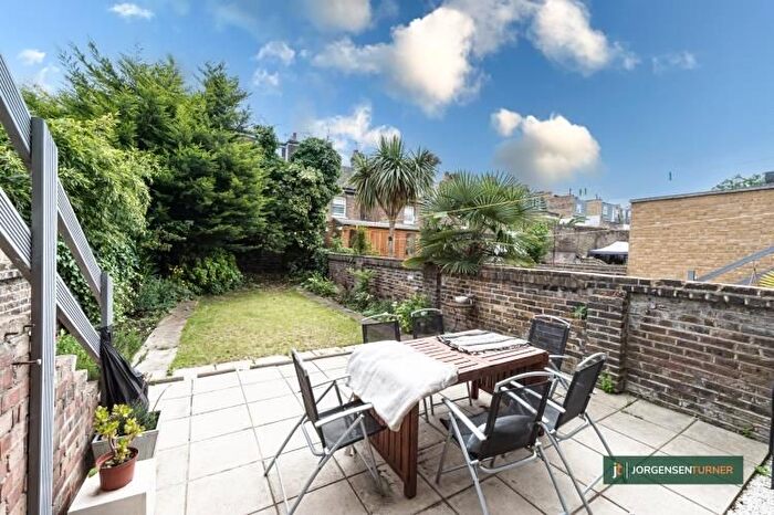 4 Bedroom Flat To Rent In Loftus Road, Shepherds Bush, W12