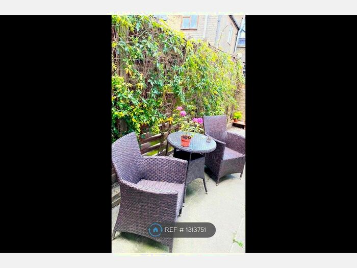 Studio To Rent In Biscay Road, London W6