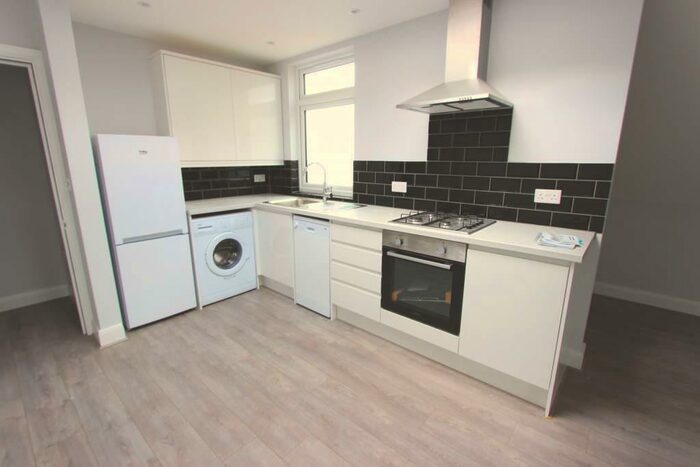 1 Bedroom Apartment To Rent In Woodside Park Road, London, N12