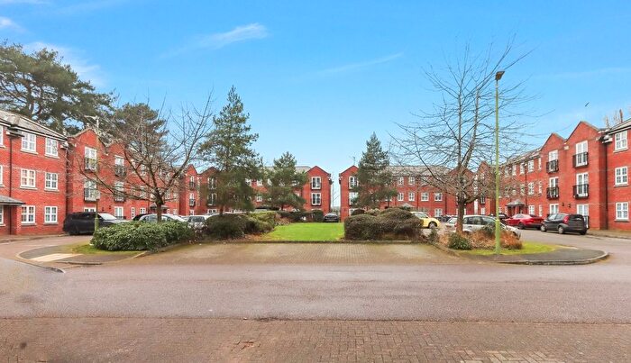 2 Bedroom Flat For Sale In Lime Tree Court, London Colney, St Albans, AL2