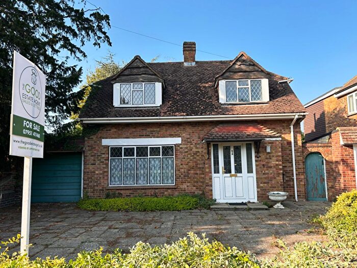 3 Bedroom Detached House For Sale In Vereker Drive, Sunbury-On-Thames, TW16