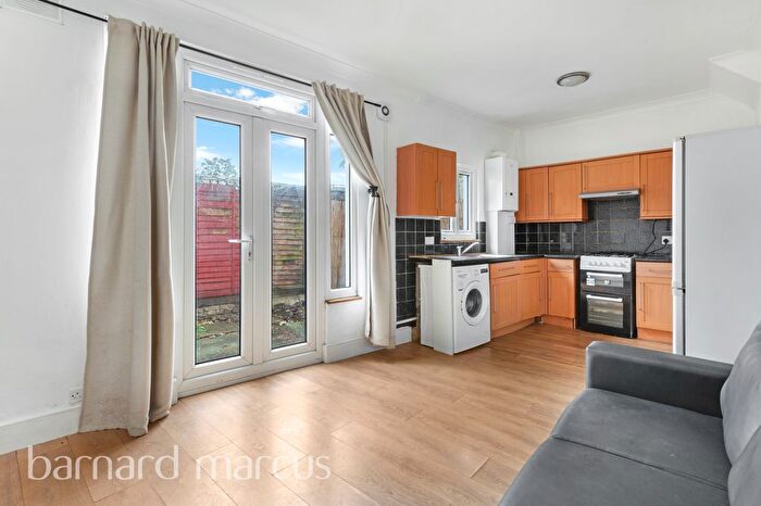 3 Bedroom Property To Rent In Dewey Street, London, SW17