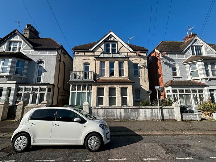 2 Bedroom Flat For Sale In Albany Road, Bexhill On Sea, TN40