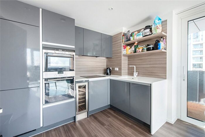 2 Bedroom Flat To Rent In Beacon Tower, Spectrum Way, London, SW18