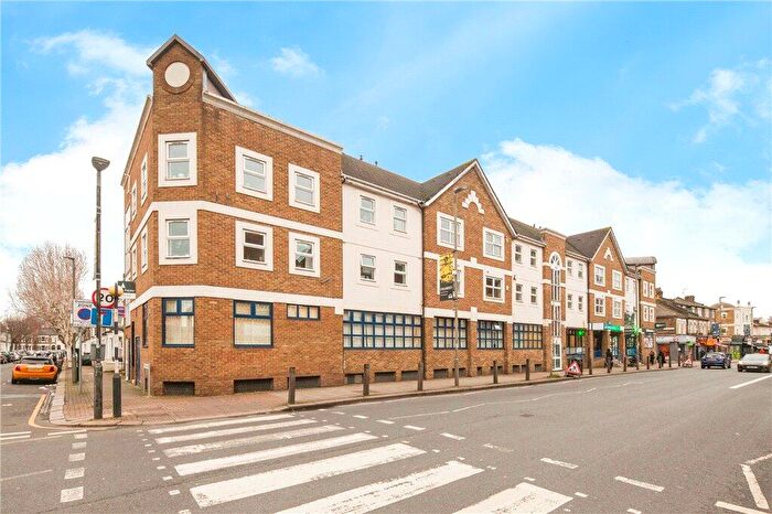 2 Bedroom Flat For Sale In Hertford Court, Falcon Road, Battersea, London, SW11
