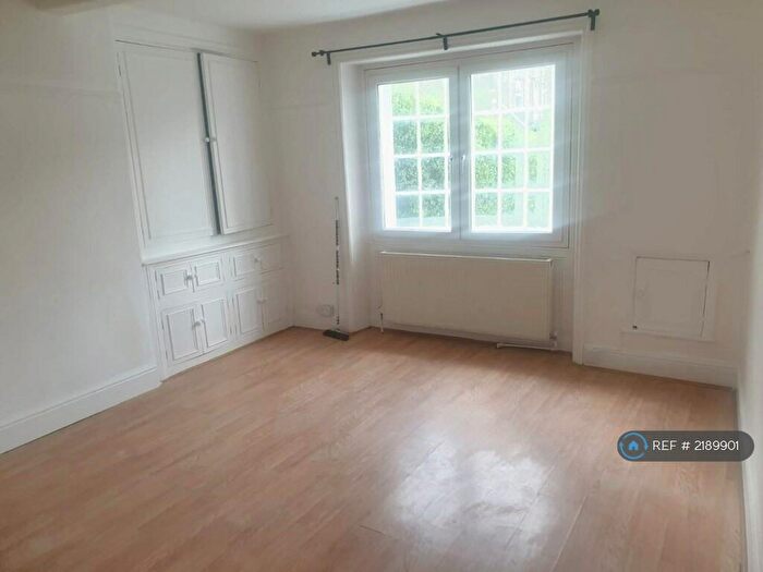 2 Bedroom End Of Terrace House To Rent In Highgate, Bradford, BD9