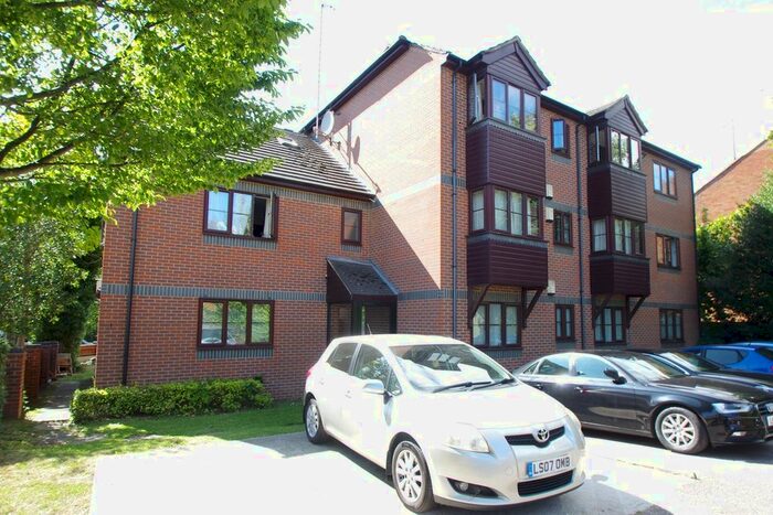 1 Bedroom Flat To Rent In Dellfield Court, Hempstead Road, Watford, WD17