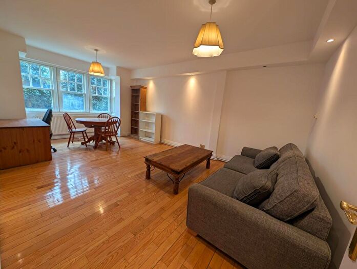 2 Bedroom Flat To Rent In Exeter Road, Kilburn, London, NW2