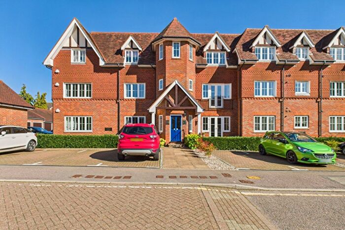 3 Bedroom Flat To Rent In Oakfield Close, Amersham, Buckinghamshire, HP6