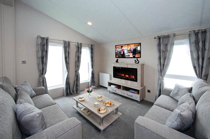 2 Bedroom Park Home For Sale In Meysey Hampton, Cirencester, GL7