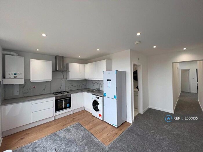 4 Bedroom Flat To Rent In Rye Lane, London, SE15