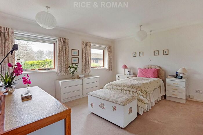 4 Bedroom Detached House For Sale In Luckley Wood, Wokingham, RG41