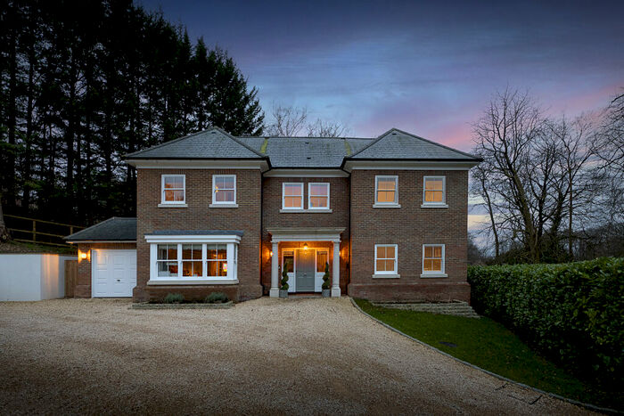 4 Bedroom Detached House For Sale In The Woodlands, Penn, HP10